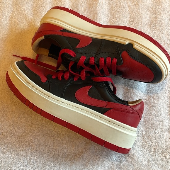 Nike Air Jordan 1 Elevate Low
SE

Black/Sail/Gym Red size 9 - Picture 3 of 6